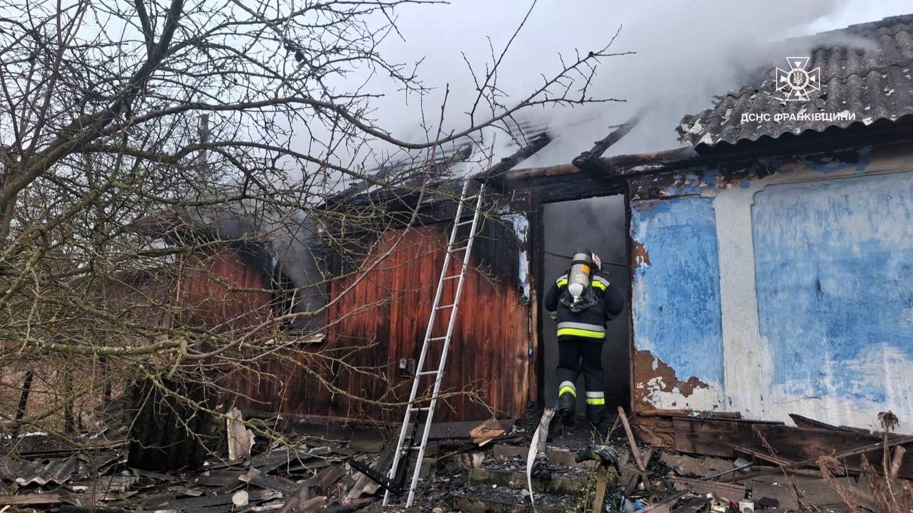 На Прикарпатті горіли речі домашнього вжитку: є загибла (ФОТОФАКТ)