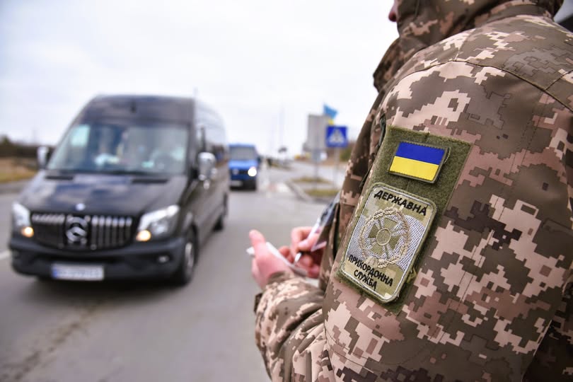 За добу — 62 тисячі перетинів: яка ситуація на західному кордоні України