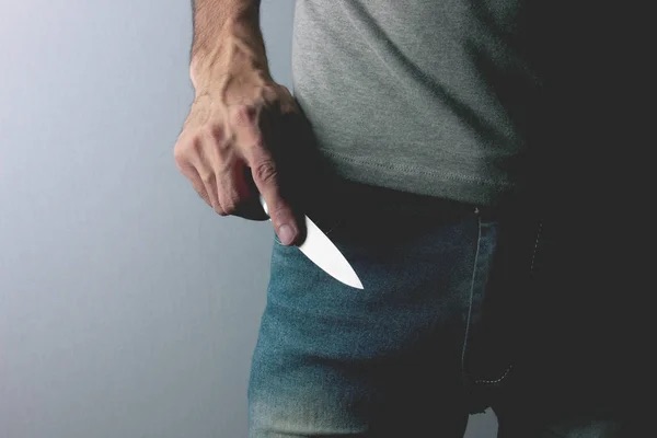 На Прикарпатті молодик напідпитку ножем поранив вітчима