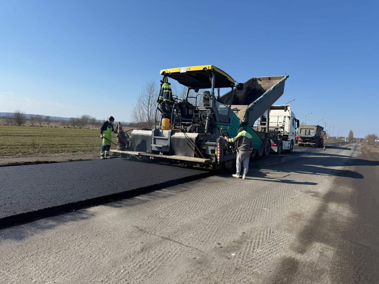 На дорогах державного значення Прикарпаття розпочали ремонтні роботи