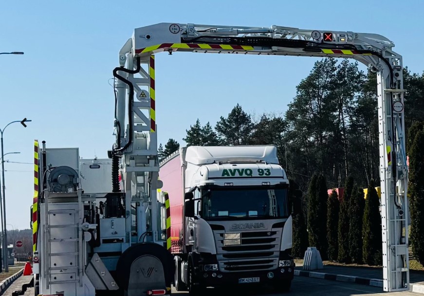 На українсько-польському кордоні в тестовому режимі запрацювали нові сканери зі штучним інтелектом