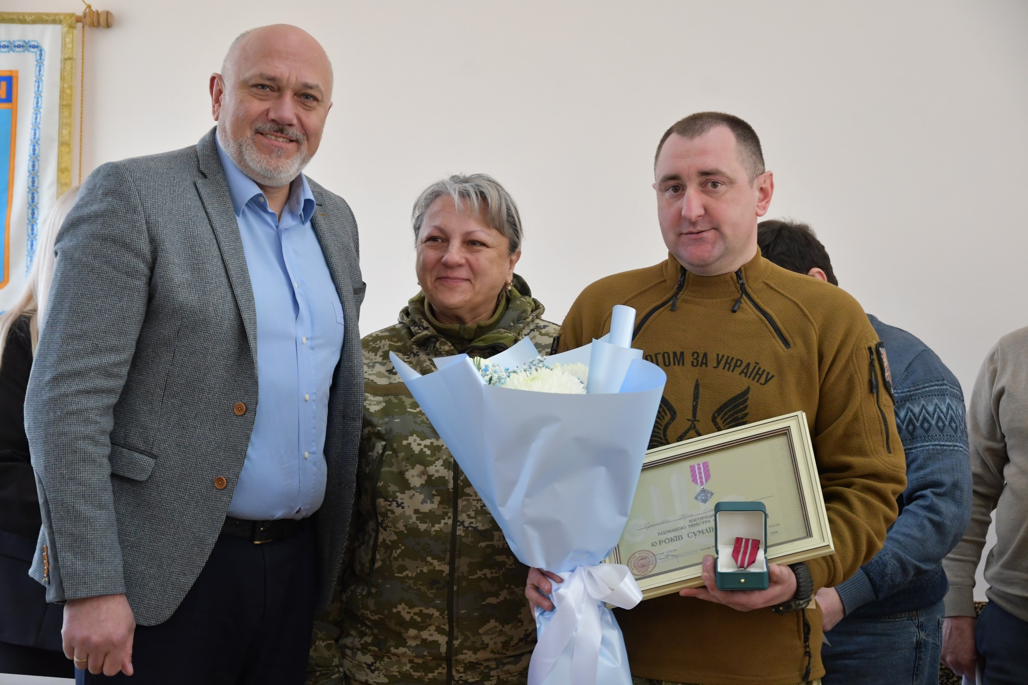 На Івано-Франківщині захисника Юрія Цуканова відзначили нагрудним знаком Міністра оборони