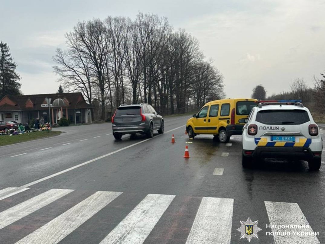 Постраждала — у лікарні: неподалік Івано-Франківська водій збив жінку на пішохідному переході