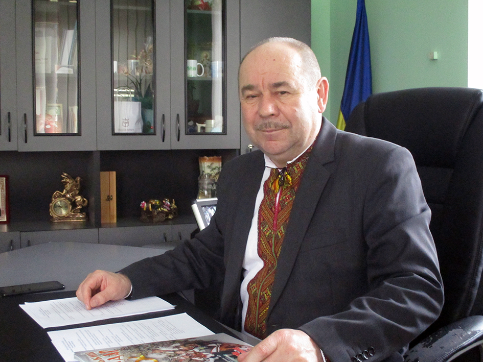 Понад 300 тисяч гривень застави та готівкові заощадження: що задекларував селищний голова Верховини Василь Мицканюк