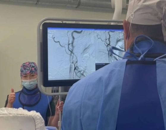 Крок до зниження інсультів: на Івано-Франківщині вперше провели стентування судини