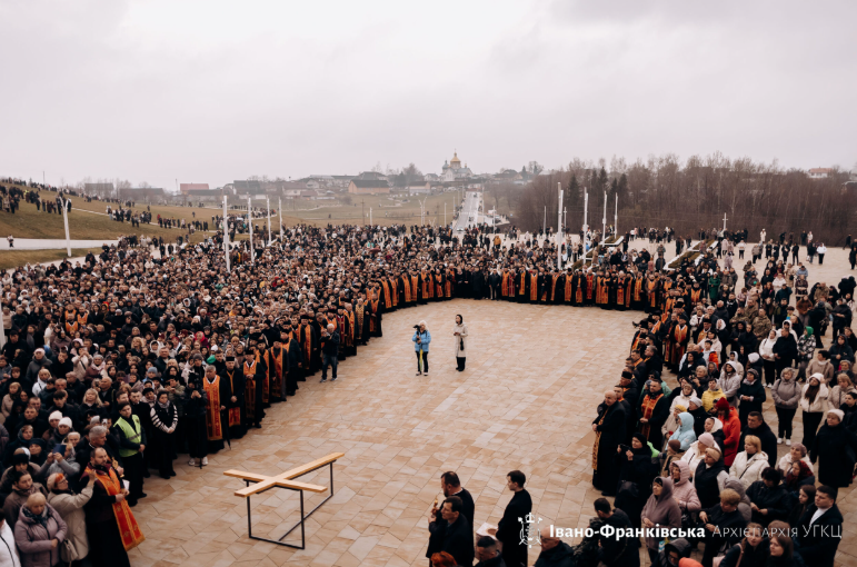 «Любов, випробувана вогнем і хрестом, сильніша за смерть»: у Старуні відбулася Архієпархіальна Хресна дорога