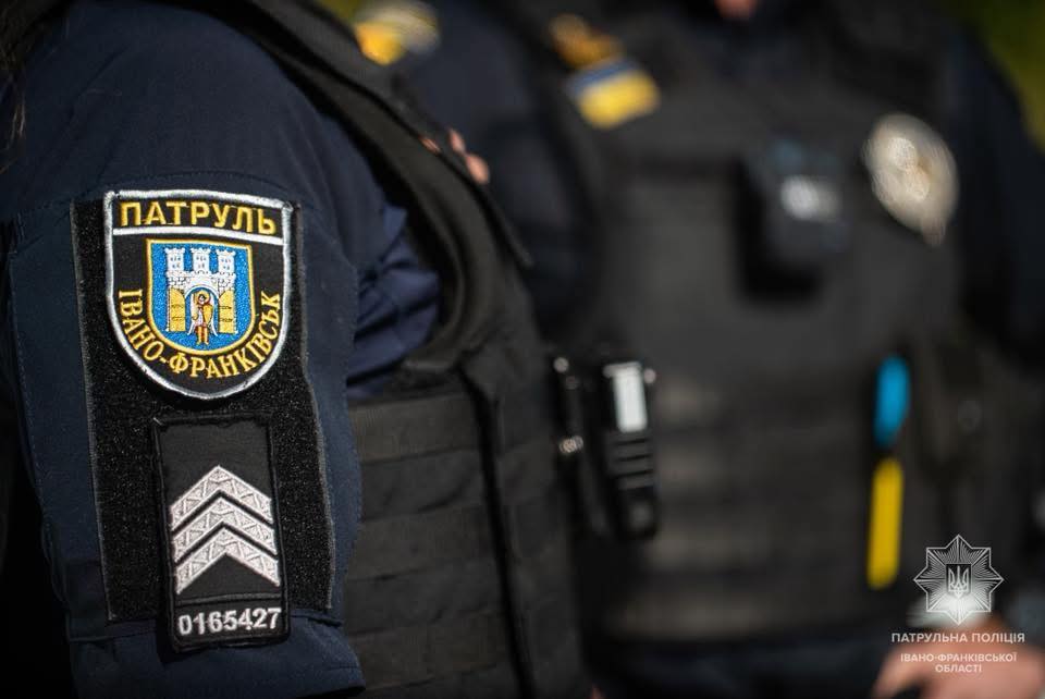 На Івано-Франківщині під час перевірки авто в пасажира виявили наркотики