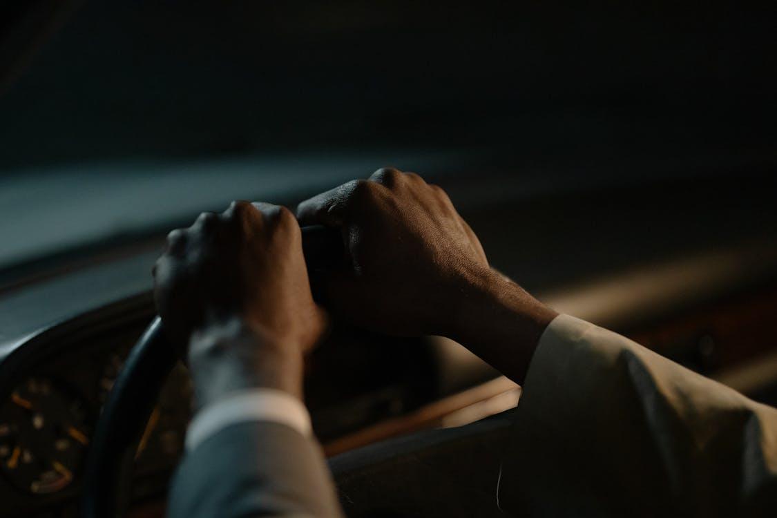 Заплатив штраф та довів відстрочку: на Івано-Франківщині чоловік уникнув заборони на водіння після порушення обліку