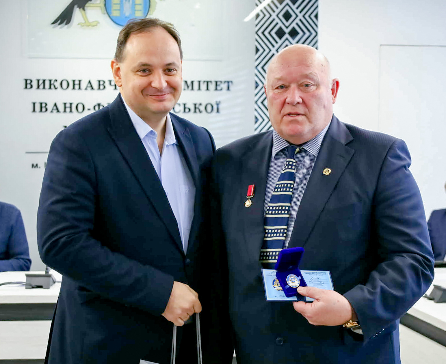 В Івано-Франківську Степана Чомка відзначили нагородою «Міць і гордість міста» з нагоди 70-річчя