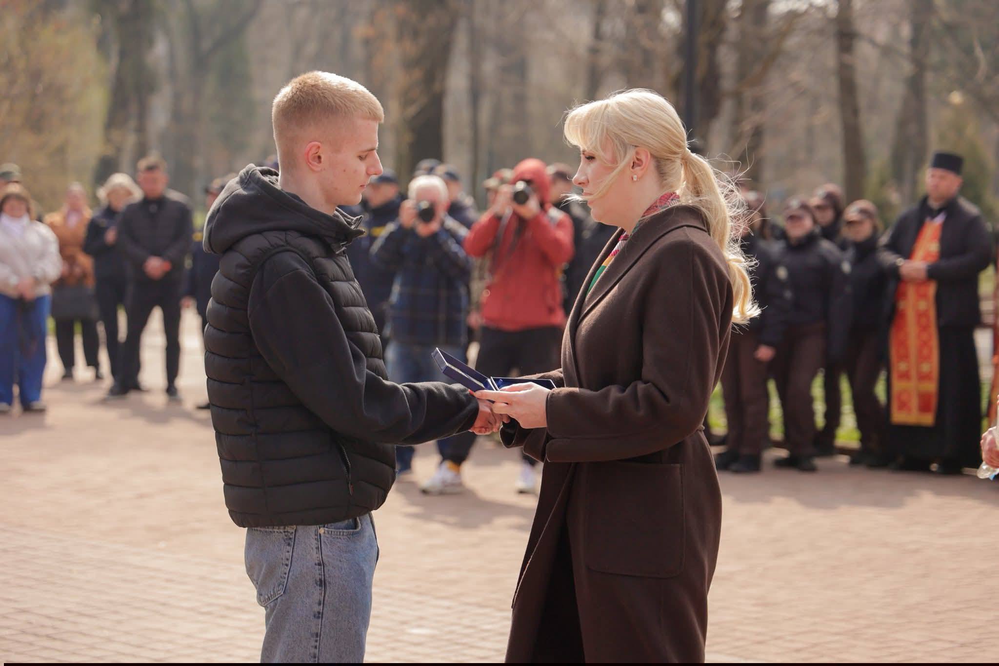 В Івано-Франківську родині загиблого захисника Анатолія Вертепного вручили державну нагороду
