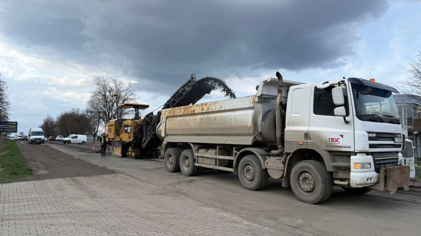 На Калуському шосе розпочали ремонт аварійної ямковості