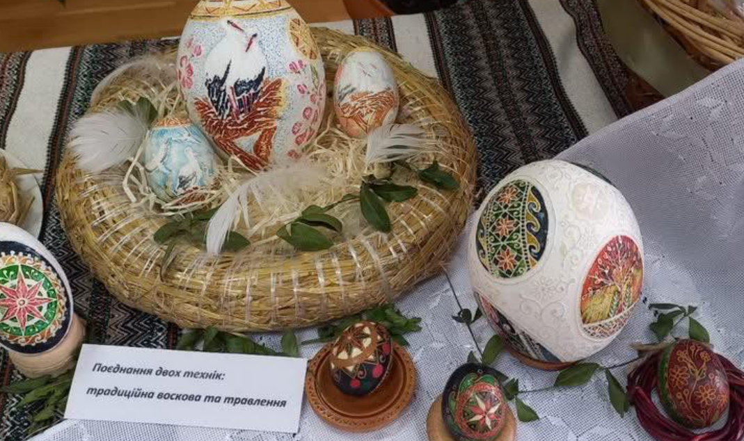 В Івано-Франківську відкрили виставку писанок калуської мисткині Наталії Андибур