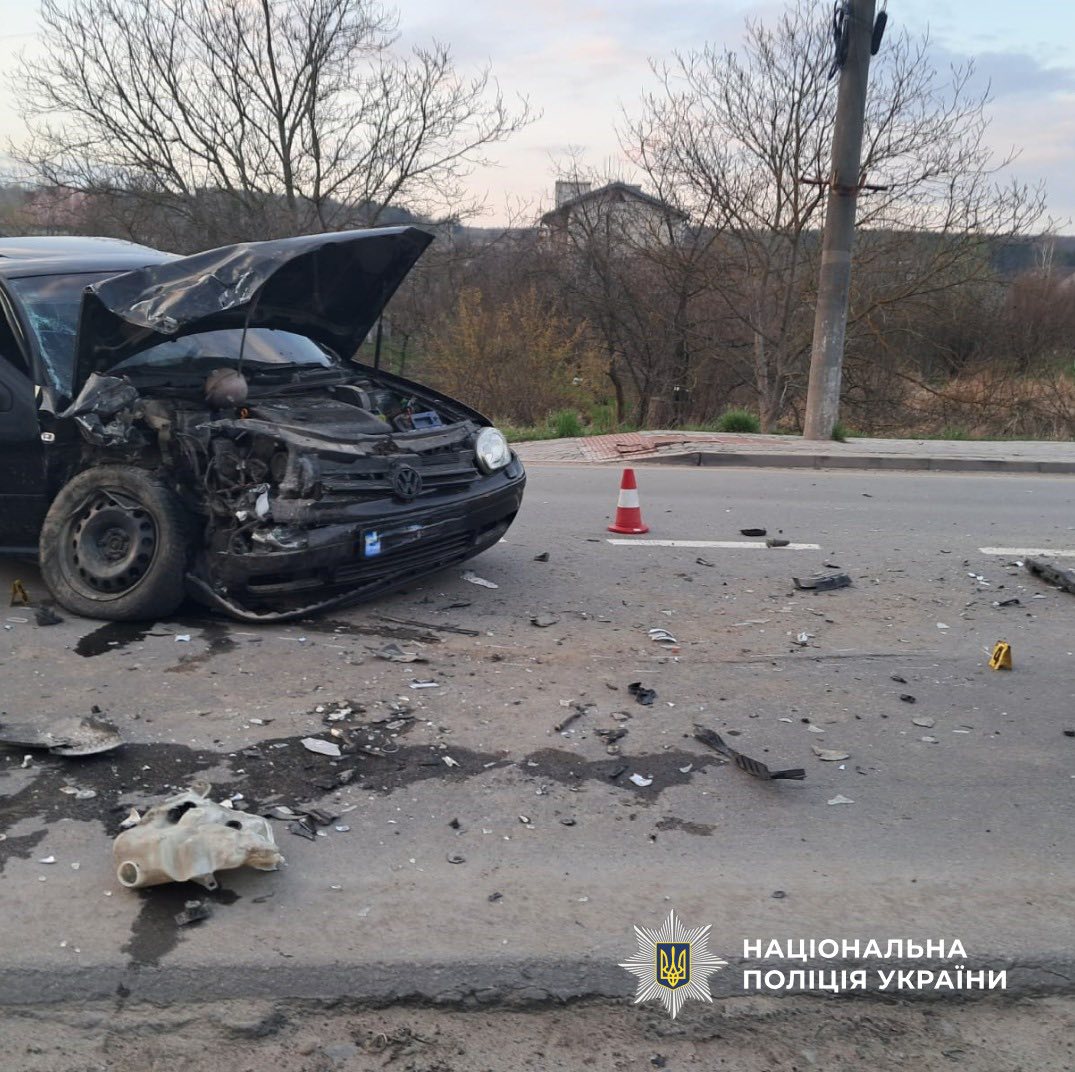 Травмувалась пасажирка: у Калуші зіткнулися два легковики (ФОТО)