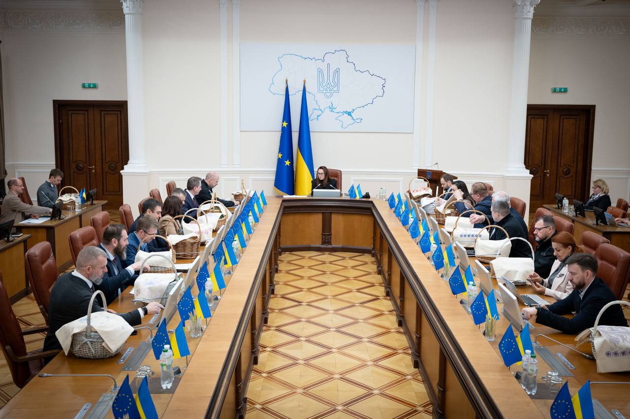 На техніку, мультимедіа та меблі: уряд затвердив порядок надання субвенцій на 700 мільйонів гривень для українських шкіл