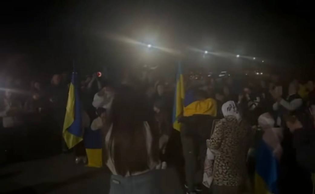 Обійми після полону: додому повернувся боєць з Івано-Франківщини (ВІДЕО)
