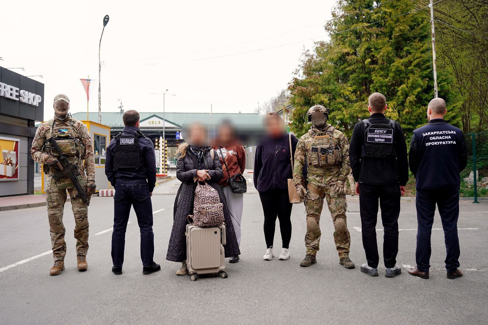 На кордоні зі Словаччиною затримали іноземку, яка продавала українок у сексуальне рабство