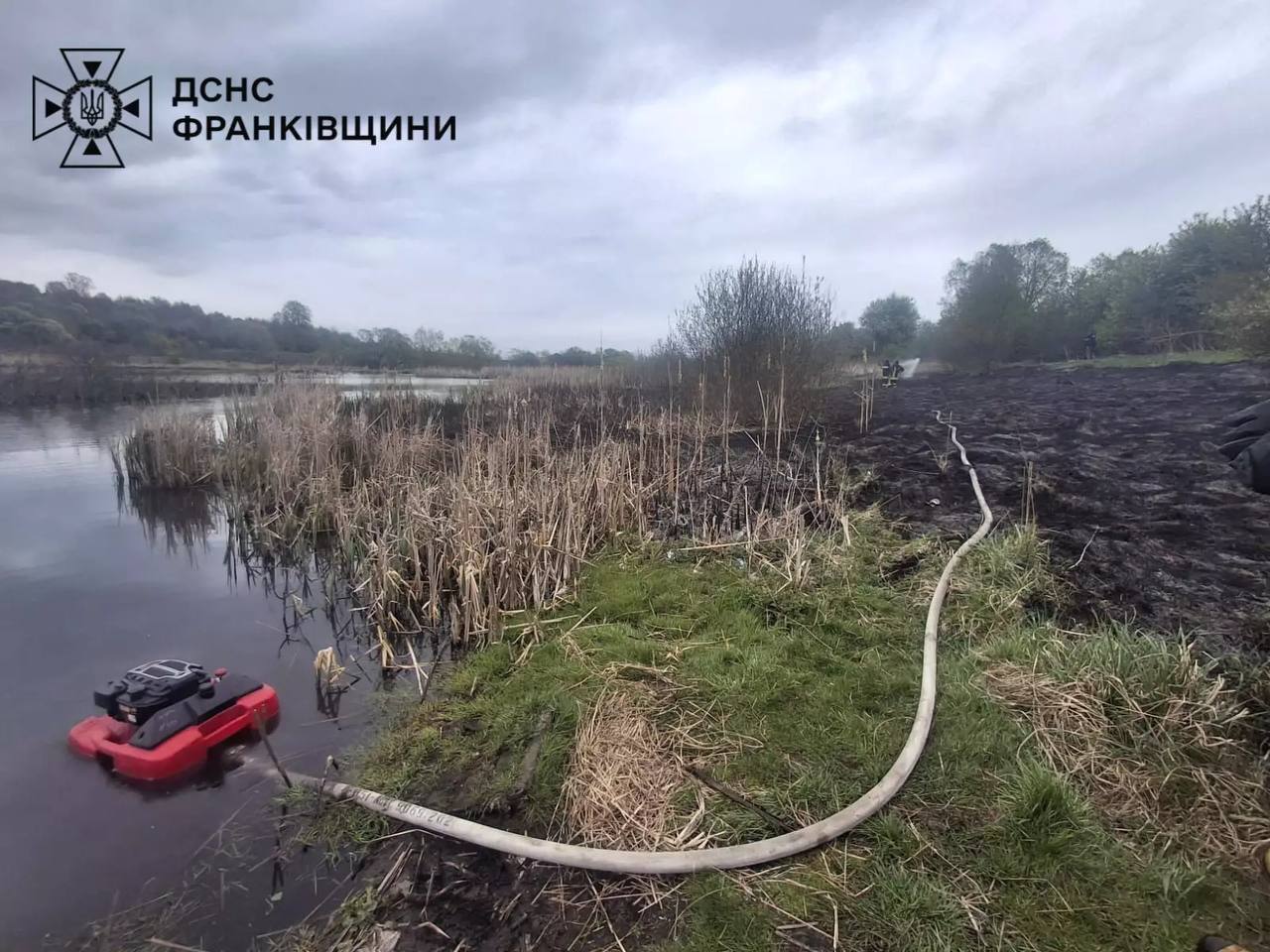 На Івано-Франківщині горів торф на відкритій території (ФОТОФАКТ)