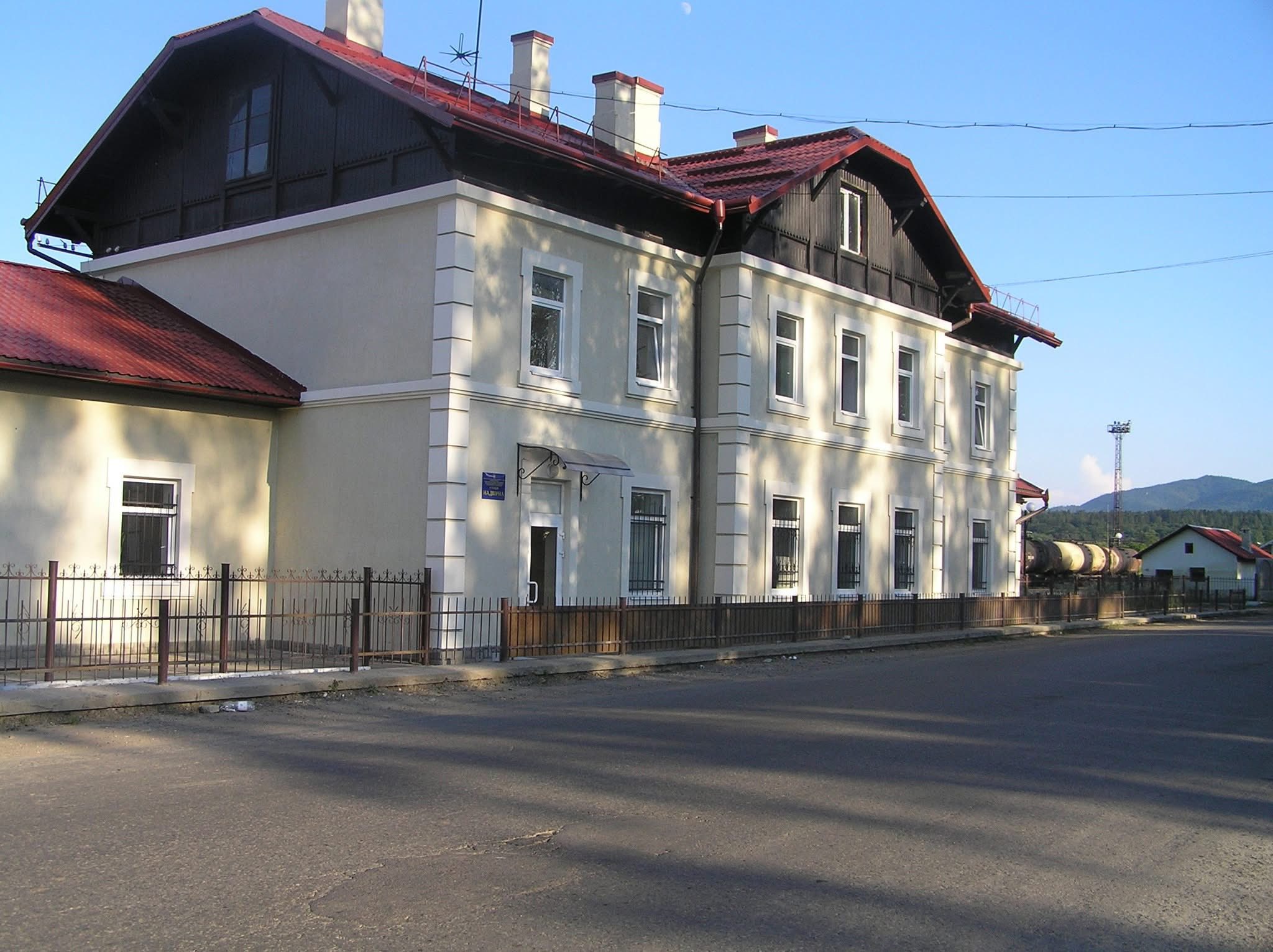 У Надвірній збільшили кількість зупинок пасажирських поїздів