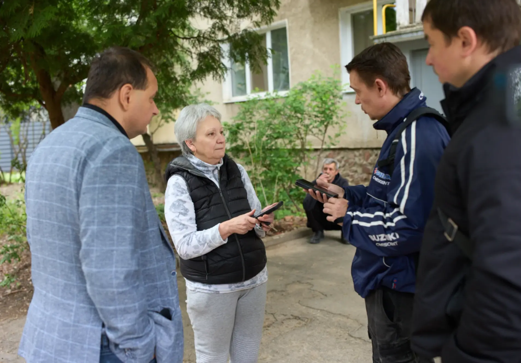 На вулиці Бандери в Івано-Франківську вирішують проблему зі слабким тиском води