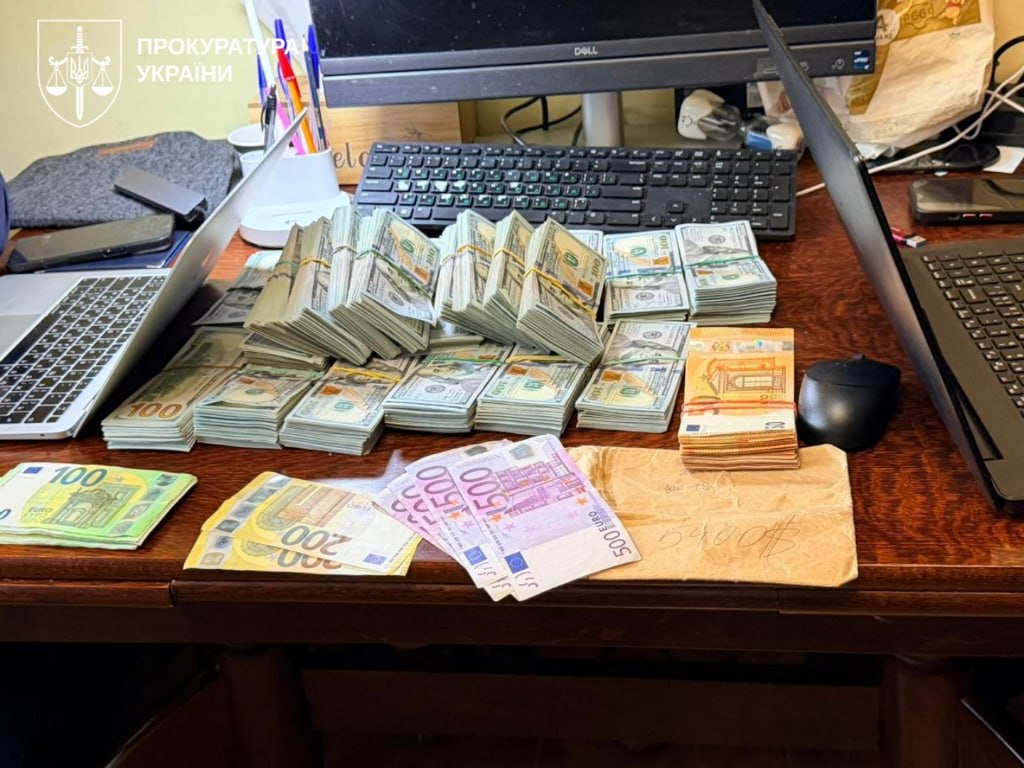 Взяли під варту: очільнику поліції Прикарпаття призначили сім мільйонів гривень застави у справі щодо «кришування» порноофісі