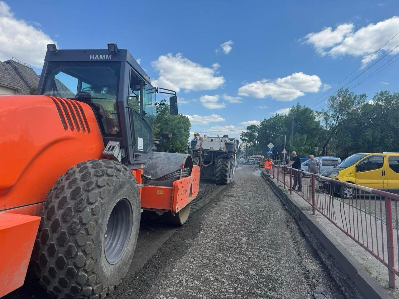 На Прикарпатті тривають ремонти державних автошляхів: де працює техніка