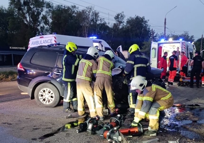 Водій врізався в електроопору: деталі аварії неподалік Івано-Франківська, в якій загинув пасажир