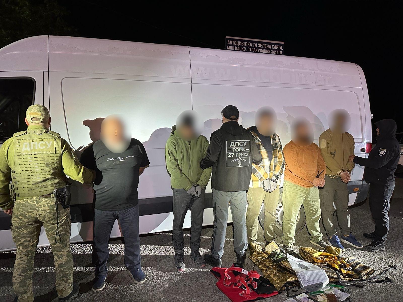 Прикарпатець та ще двоє чоловіків за 24 тисячі доларів намагались нелегально потрапити в Румунію