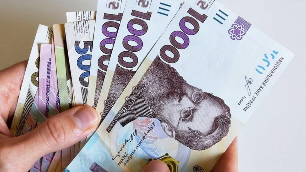 Привласнив понад 80 тисяч гривень: на Прикарпатті чоловік пів року отримував пенсію за померлу матір