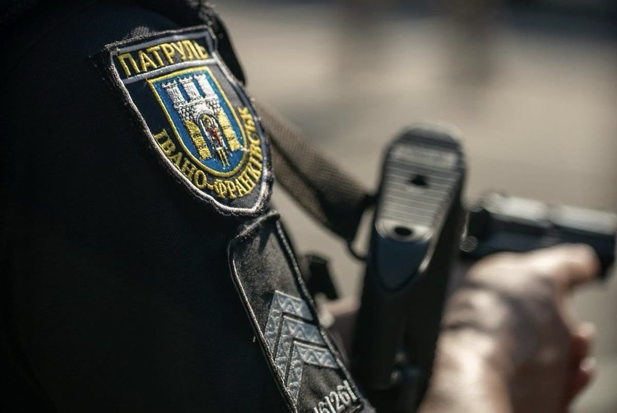 Нервував і намагався піти: в Івано-Франківську у чоловіка виявили наркотичні речовини