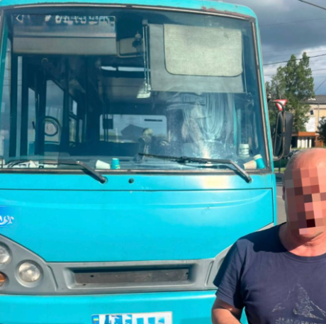 В Івано-Франківську оштрафували водія маршрутки, який проїхав на червоне світло та перетнув подвійну суцільну (ФОТОФАКТ)
