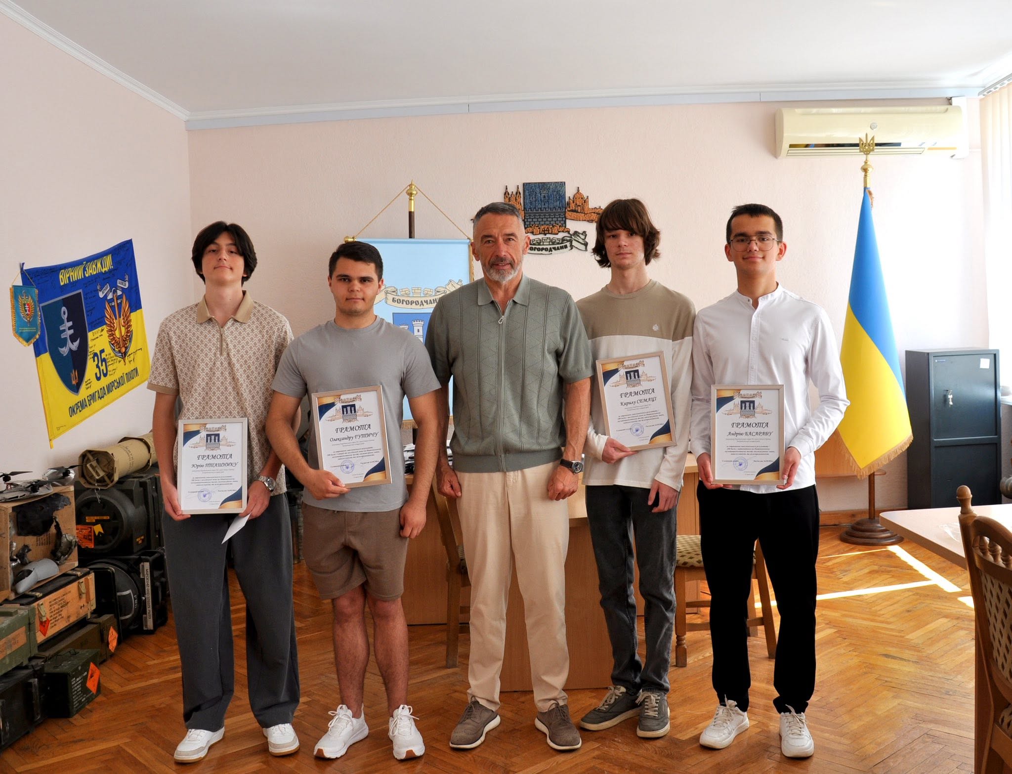 У Богородчанській громаді нагородили випускників, які отримали 200 балів на НМТ
