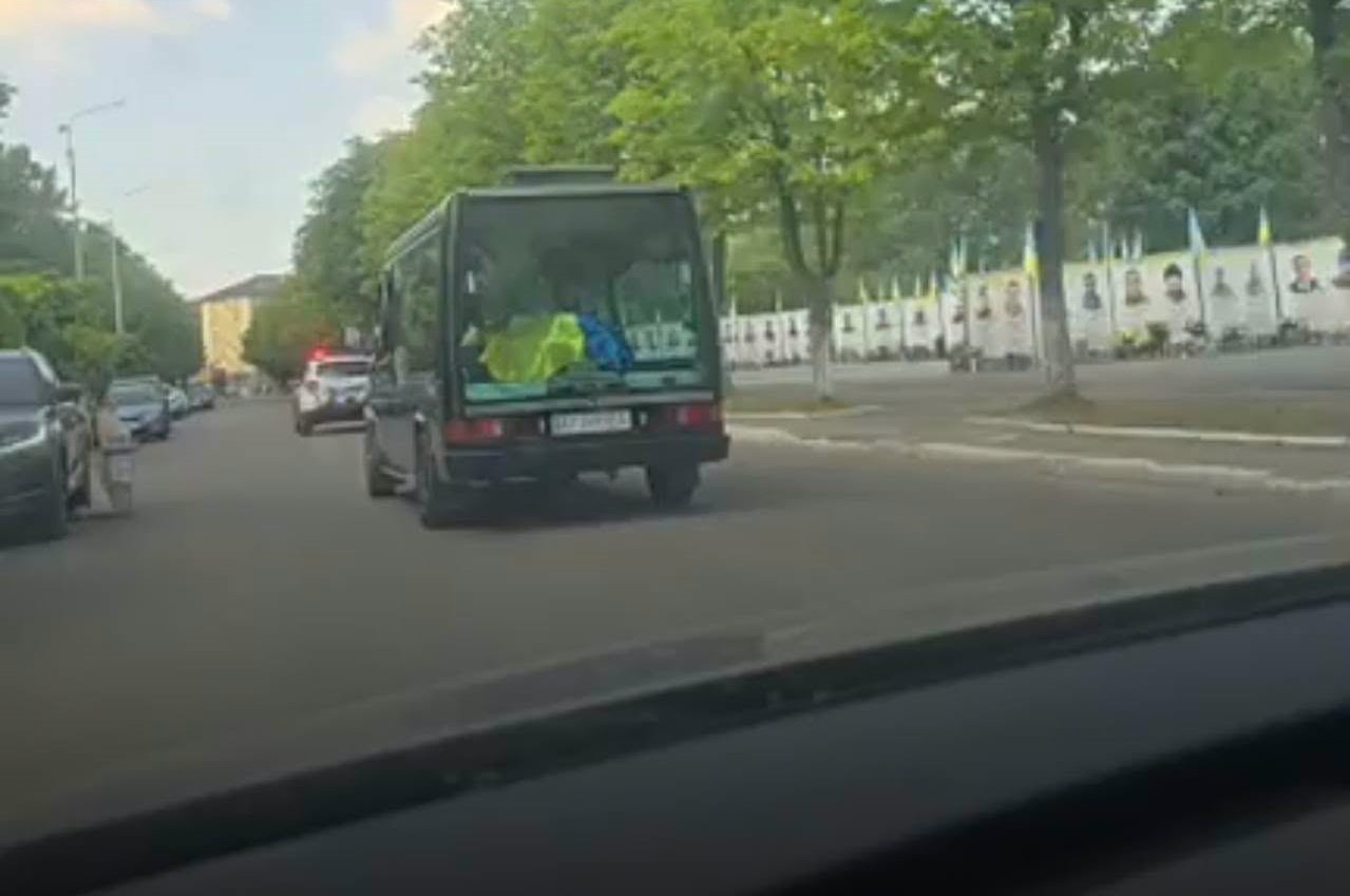 «Люди, схаменіться»: мер Долини звернувся до мешканців через байдужість під час прощання із полеглим бійцем