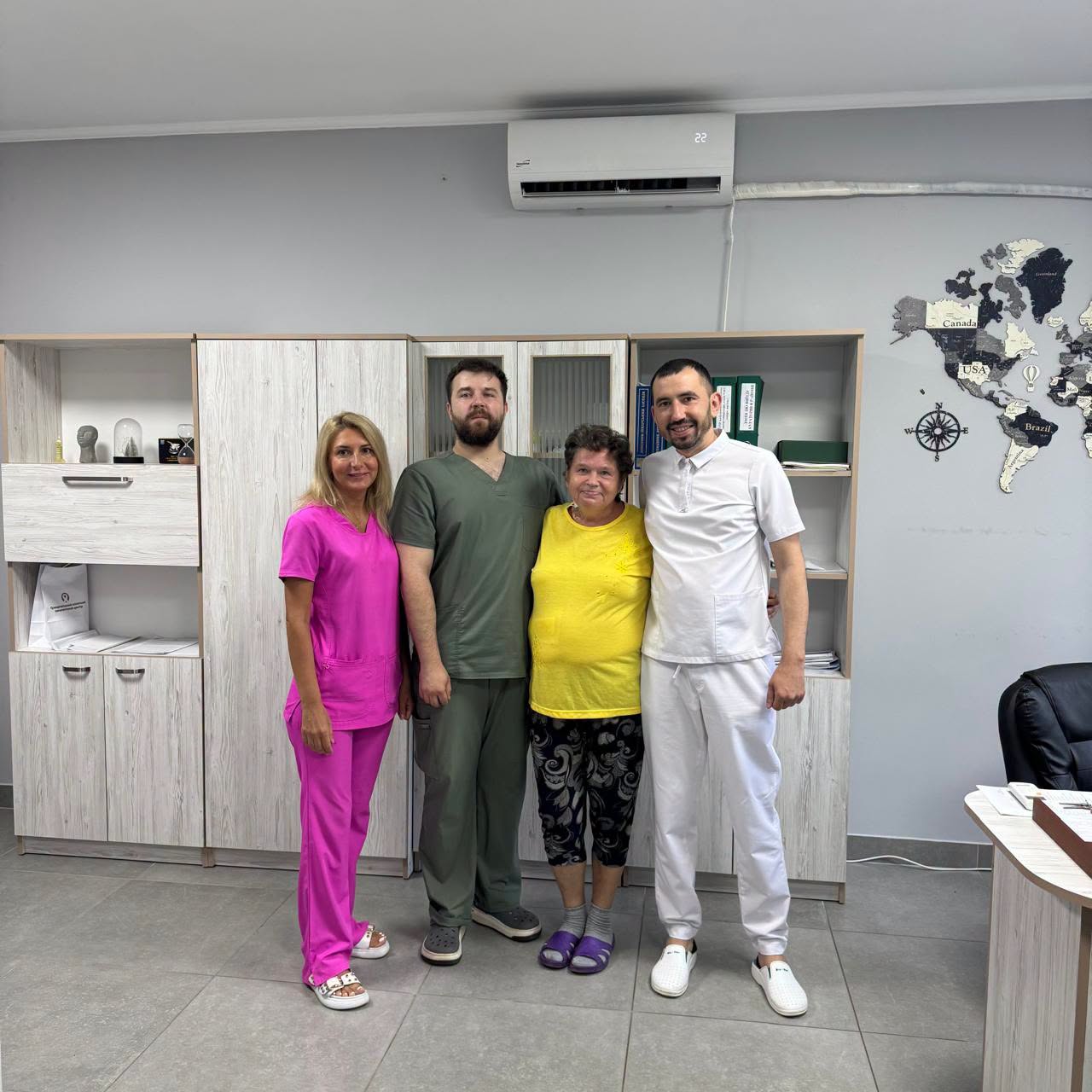 В Івано-Франківську лікарі успішно видалили рідкісну пухлину наднирника, що спричиняла небезпечні гіпертонічні кризи