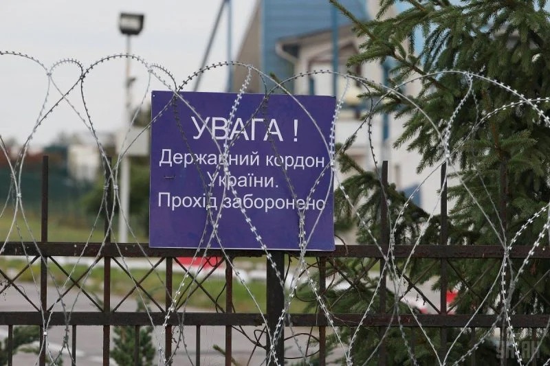 На Прикарпатті правоохоронця, який переправляв чоловіків через гори, оштрафували на 204 тисячі гривень