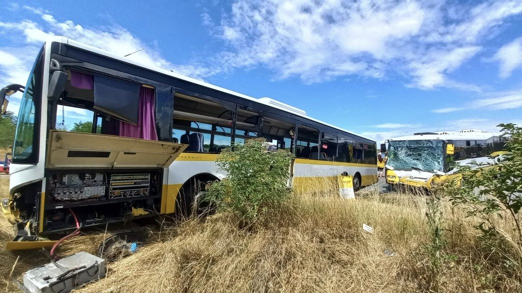Дві українки постраждали під час зіткнення двох автобусів у Чехії — МЗС