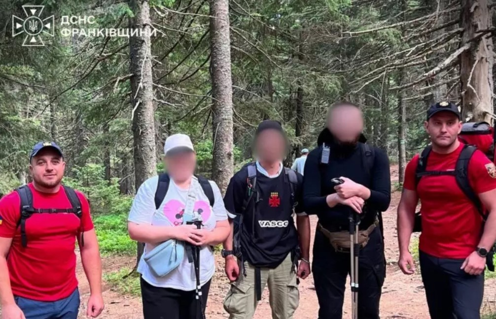 Не могла самостійно продовжити рух: рятувальники допомогли туристці під час мандрівки в Карпатах