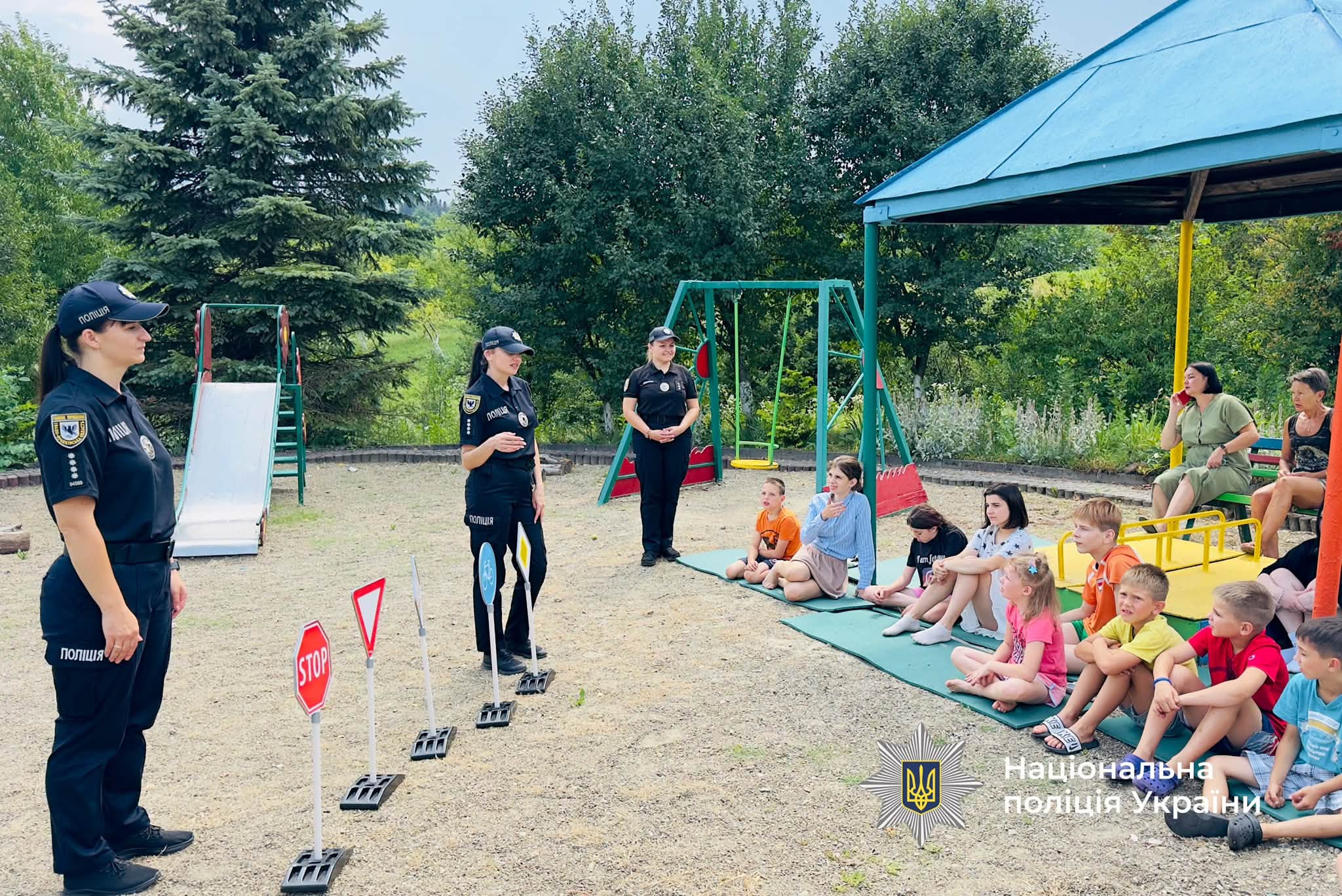 Поліцейські Прикарпаття нагадали дітям правила безпечного відпочинку під час канікул