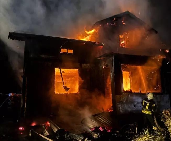 На Прикарпатті під час пожежі в житловому будинку загинув чоловік
