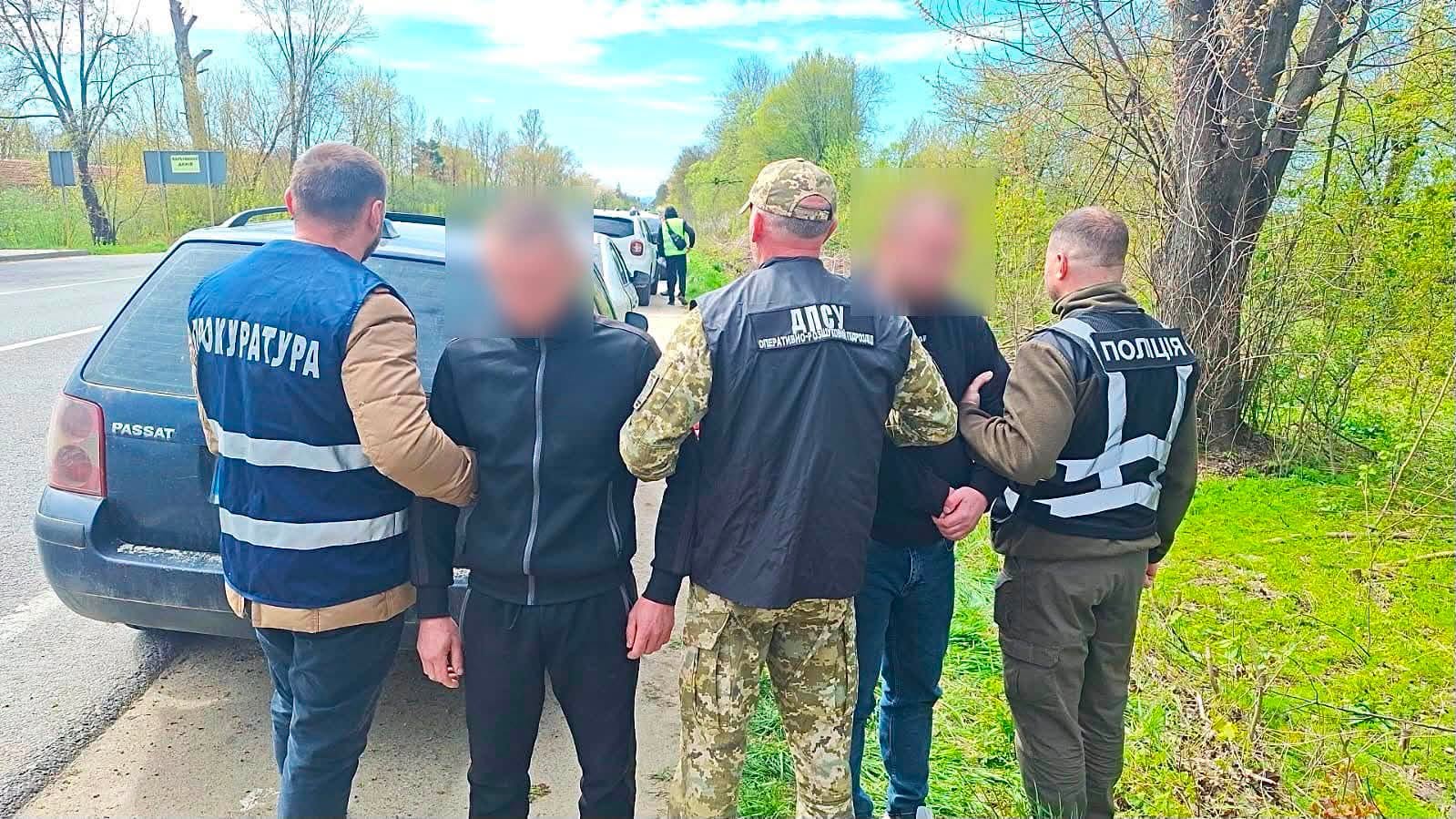 На Львівщині судитимуть двох чоловіків, які за вісім тисяч доларів організували незаконний перетин кордону