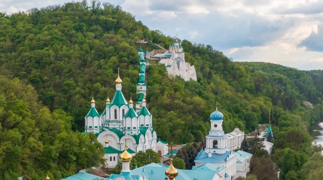 У Святогірській лаврі вбили ченця та поранили ще двох людей