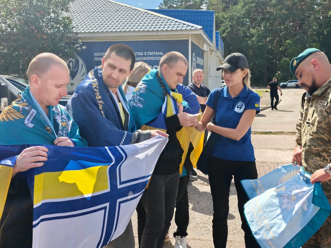 Двох захисників з Івано-Франківщини звільнили з російського полону на День Незалежності