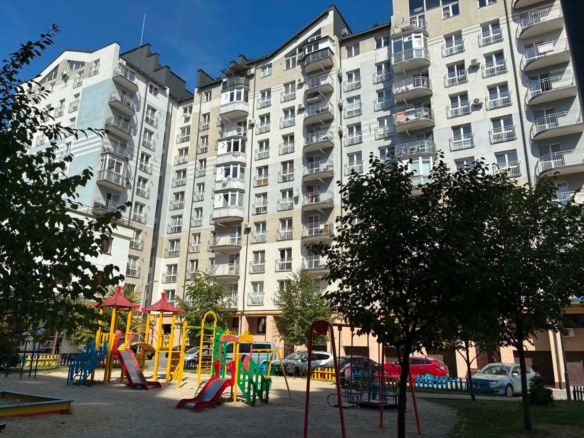«Фасад — не приватна територія»: в Івано-Франківську пропонують чіткі правила для балконів, вікон та кондиціонерів
