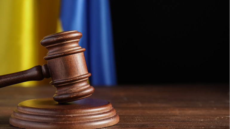 На Прикарпатті працівник ТЦК, який за дев’ять тисяч доларів обіцяв зняти військовозобов’язаних з розшуку, отримав штраф