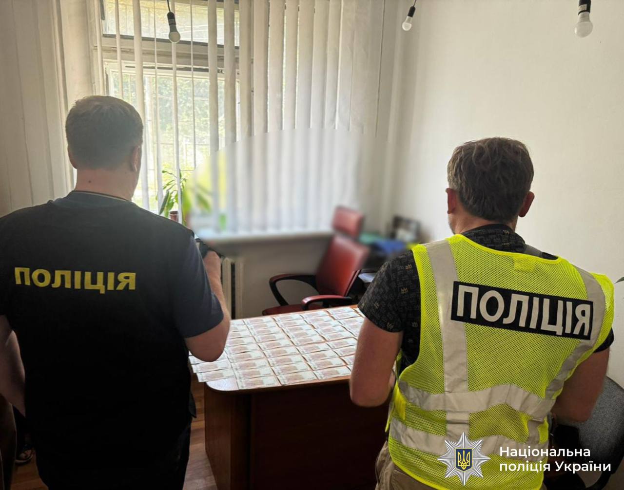 Вимагав 60 тисяч гривень за оренду складу: на хабарі затримали депутата Івано-Франківської міськради