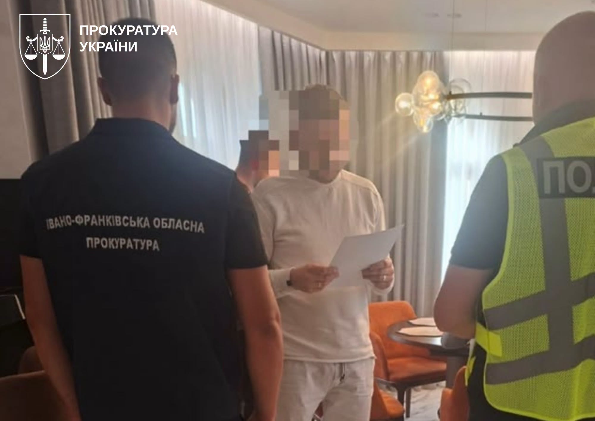 На Прикарпатті чоловіка підозрюють у шахрайстві на понад п'ять мільйонів гривень: він заволодів двома авто та правами на квартиру