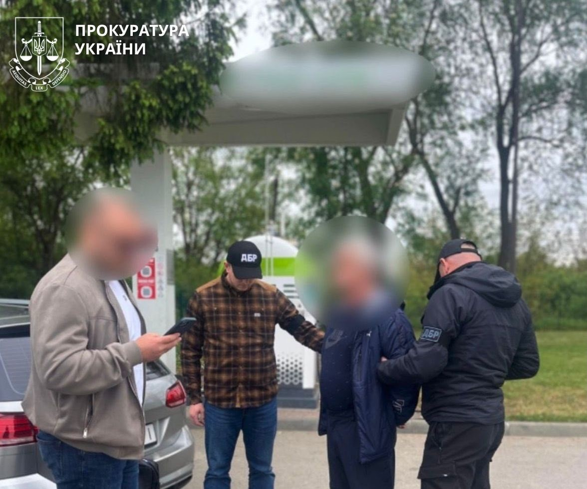 На Прикарпатті засудили адвоката, який за понад 18 тисяч євро обіцяв «лояльного» суддю та покарання без ув’язнення
