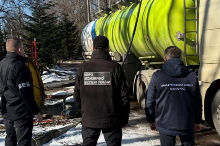 Понад вісім тисяч літрів фальсифікованого дизпалива: на Прикарпатті судитимуть організатора нелегальної АЗС