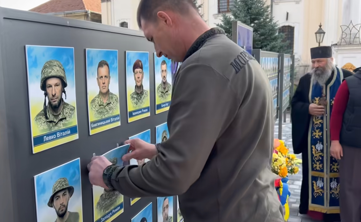 Звільнений із російського полону прикарпатець Роман Заліщук повернувся та зняв своє фото з Алеї Віри і Надії (ВІДЕО)