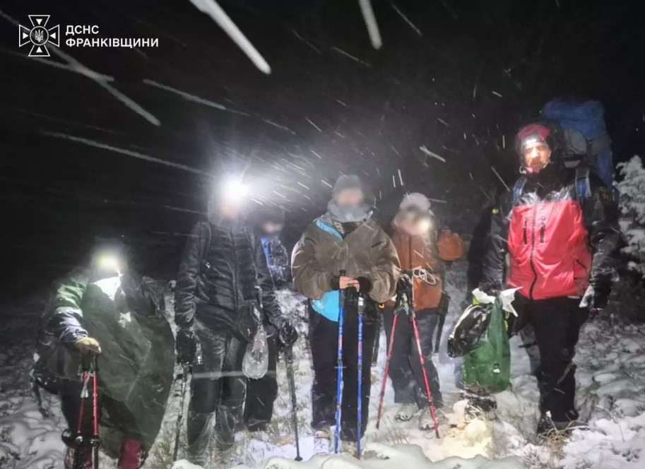У Карпатах погіршилась погода. Рятувальники допомогли групі туристів
