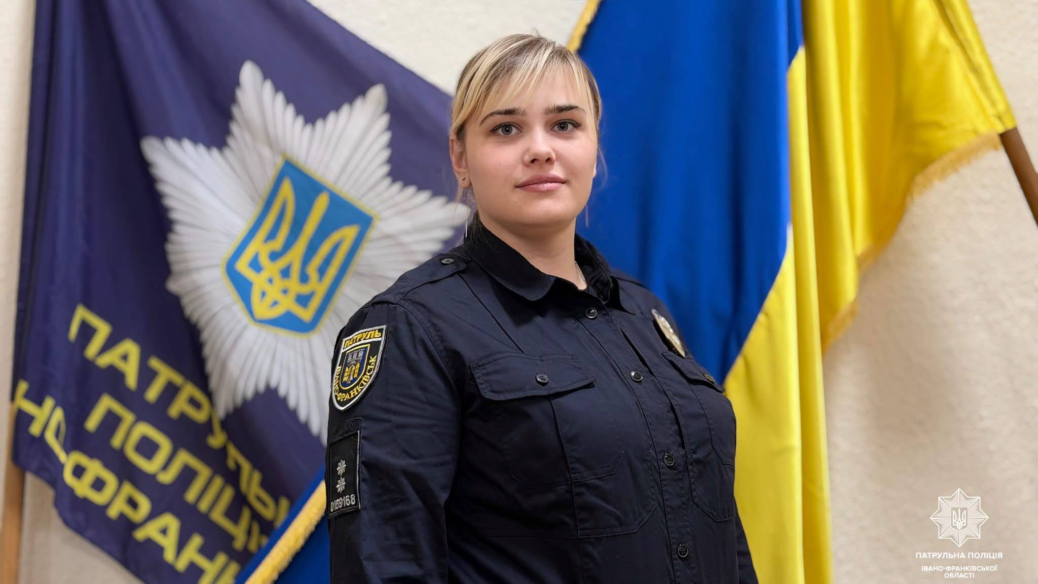 Відмовила від небезпечного кроку: в Івано-Франківську інспекторка поліції врятувала дівчину, яка сиділа на підвіконні